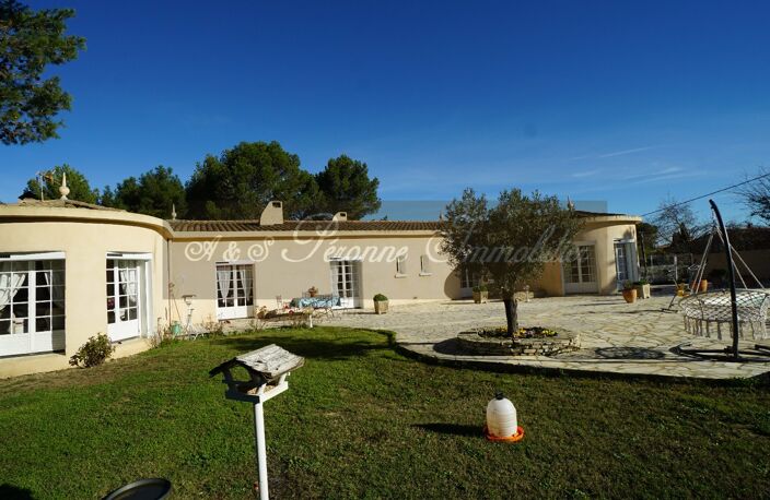 Villa — photo 2
