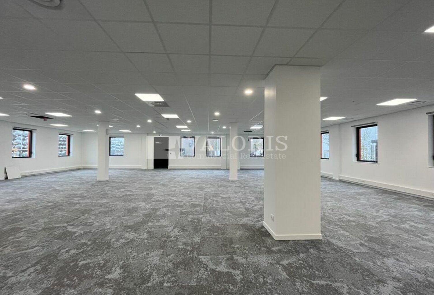 BUREAUX à LOUER — photo 1