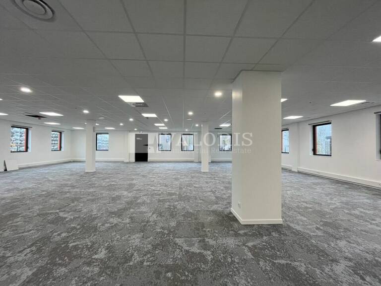 BUREAUX à LOUER — photo 1