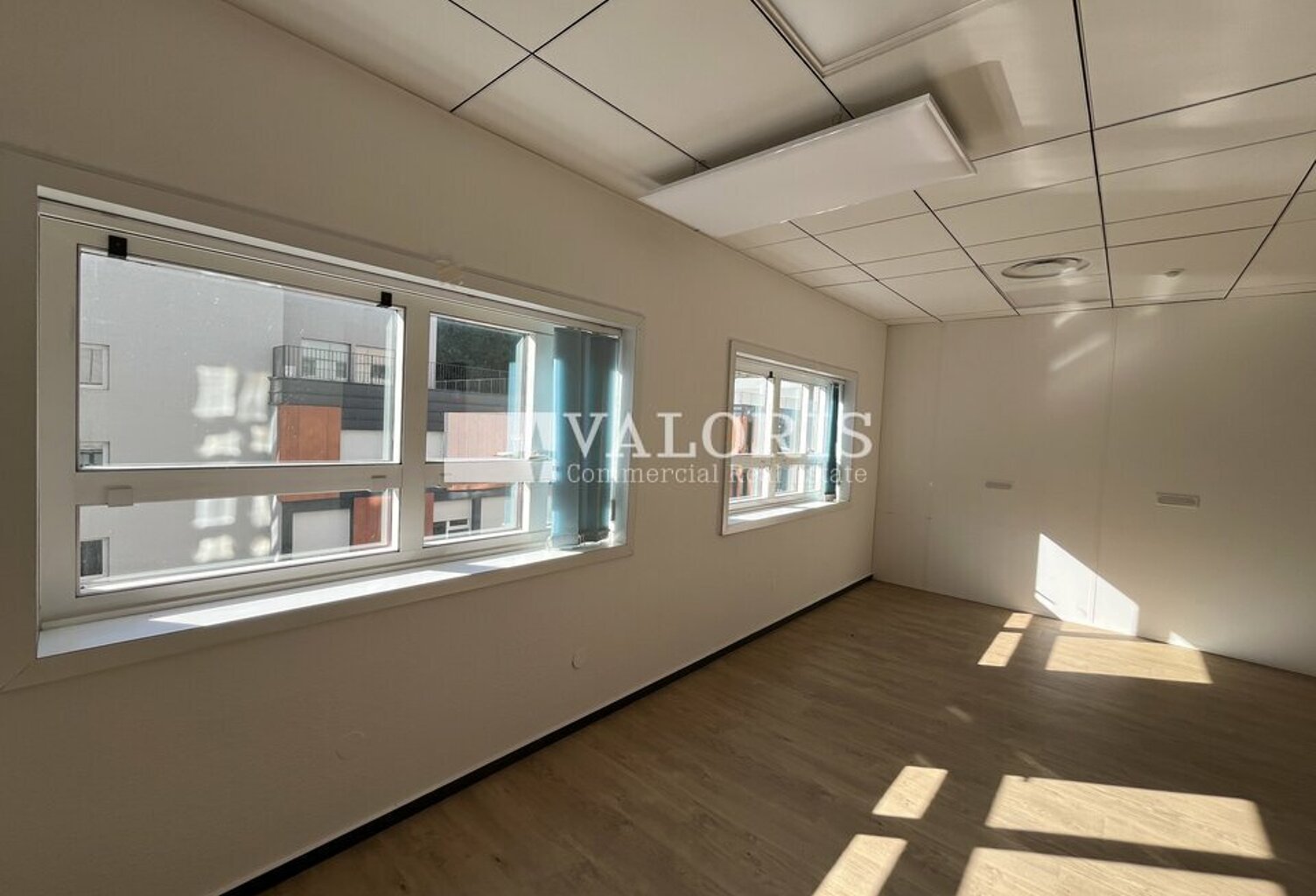 BUREAUX à LOUER — photo 1