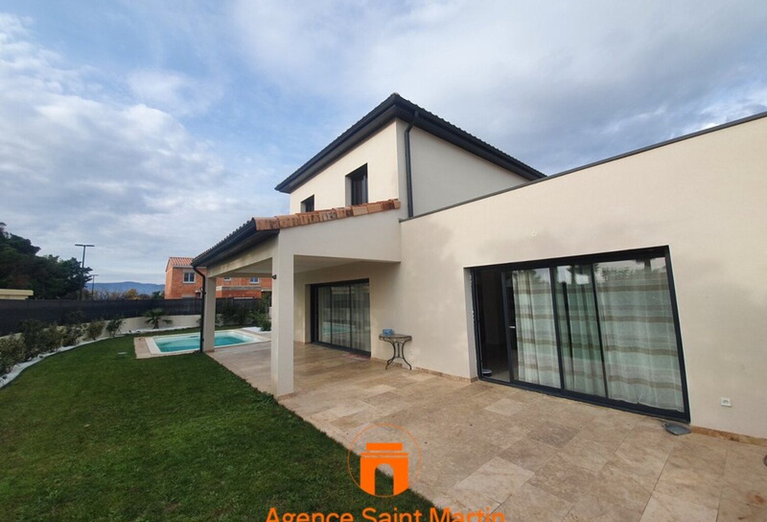 Villa — photo 1