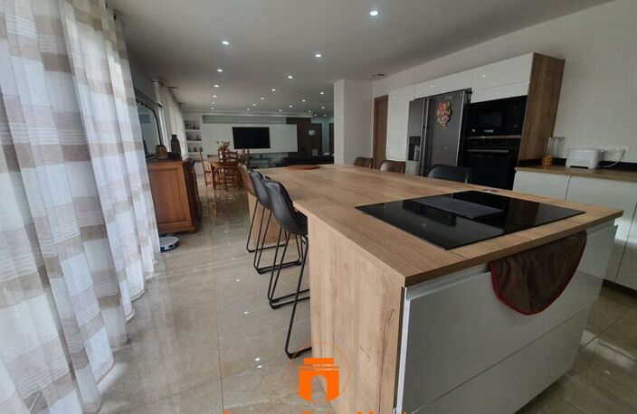 Villa — photo 2