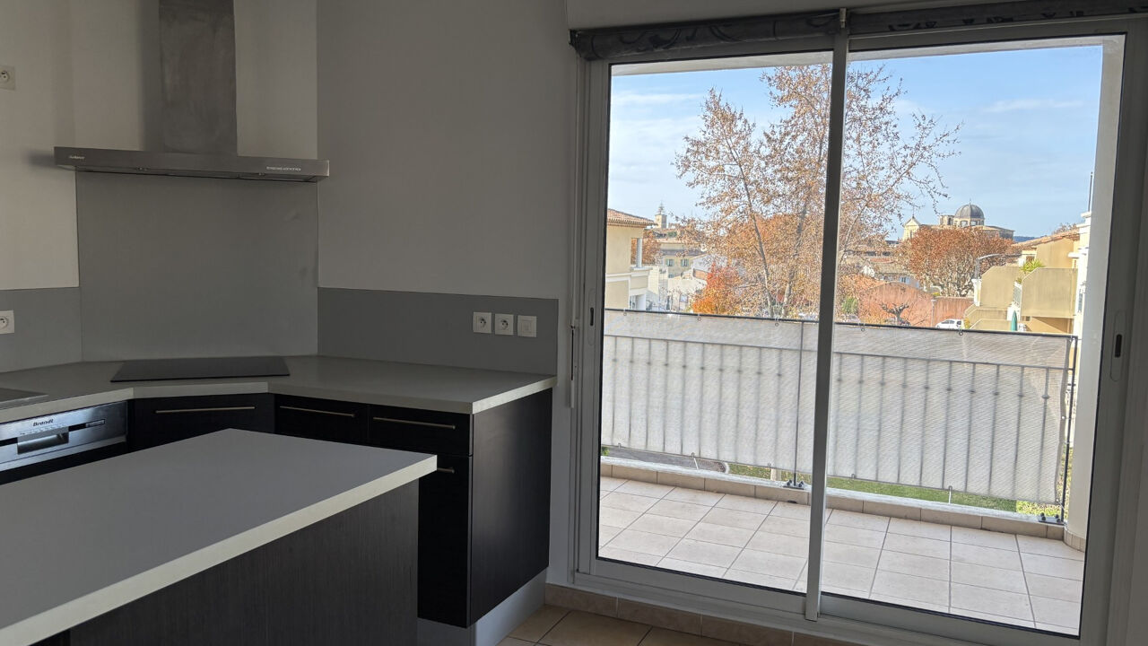 appartement 3 pièces 58 m2 à louer à Lambesc (13410)