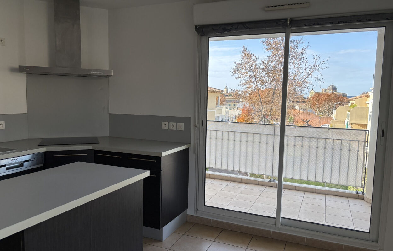 appartement 3 pièces 58 m2 à louer à Lambesc (13410)