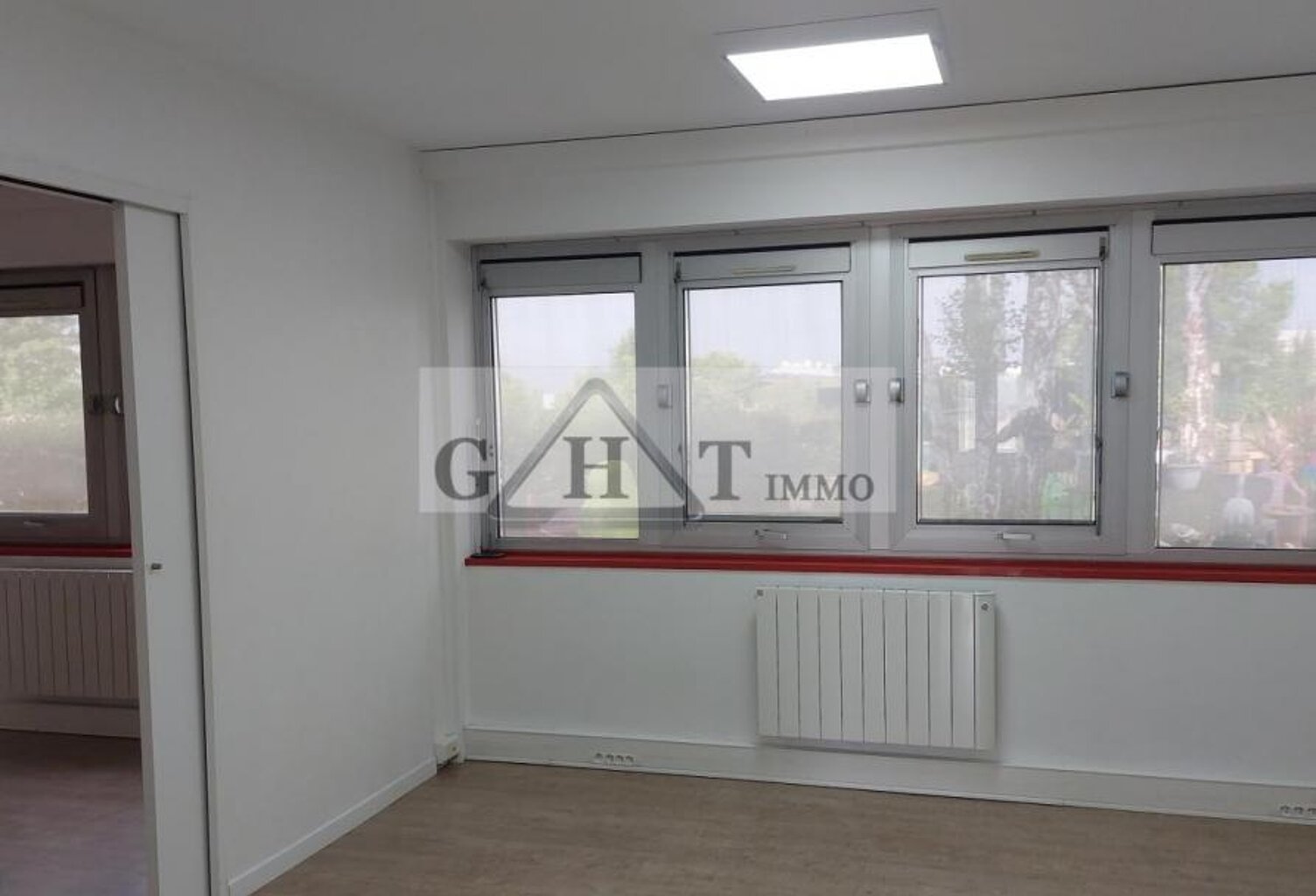 BUREAUX 232 M² A LOUER A MEAUX : — photo 1