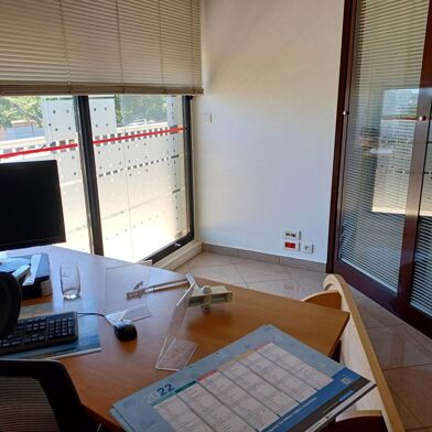 Commerce  368010 €