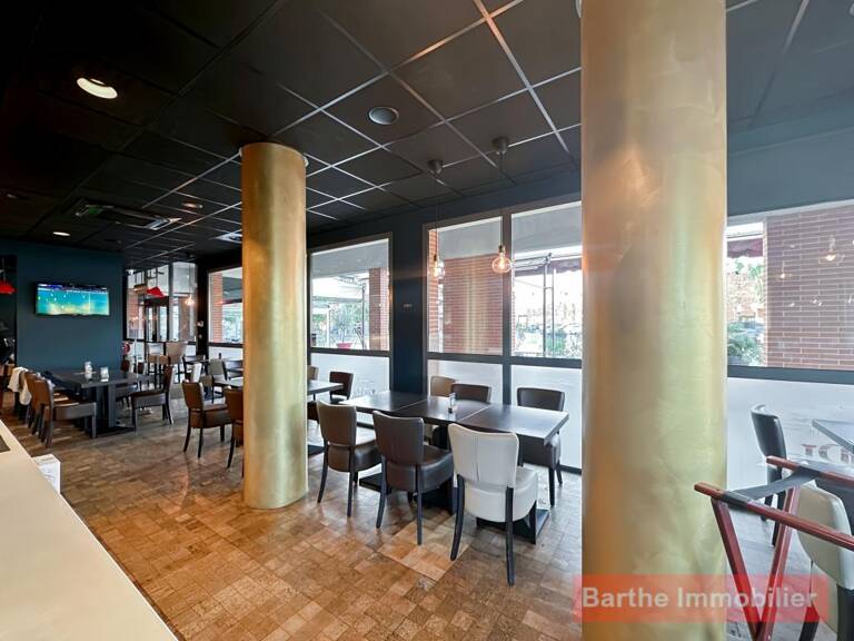 Bien Commercial À Vendre — photo 1