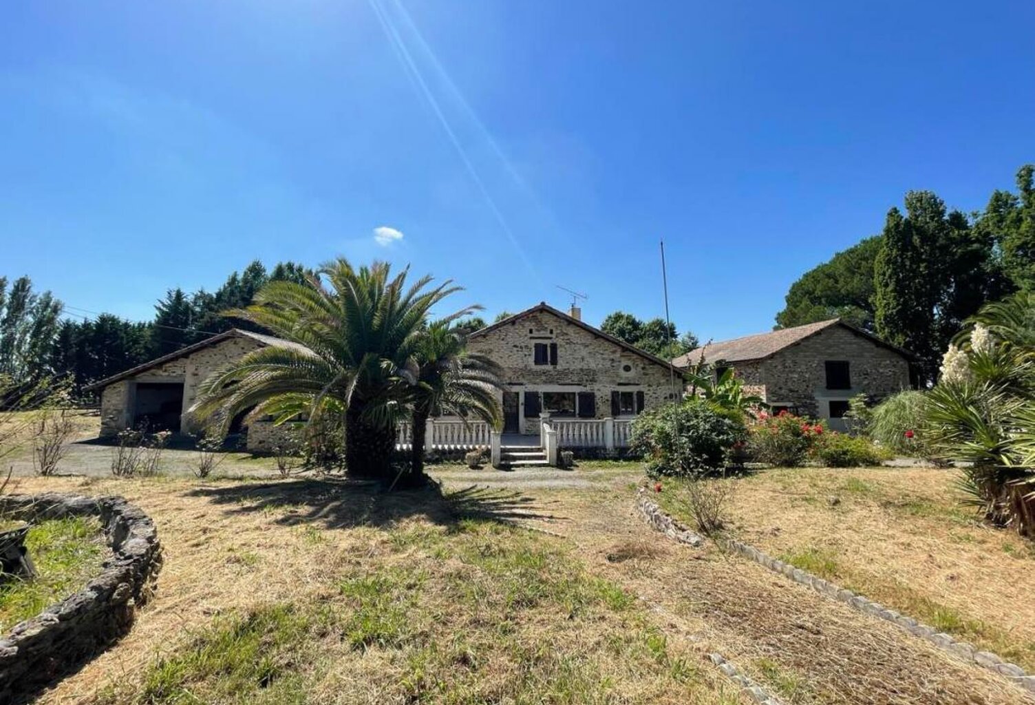 Propriété de 2 maisons sur plus de 1 hectare — photo 1
