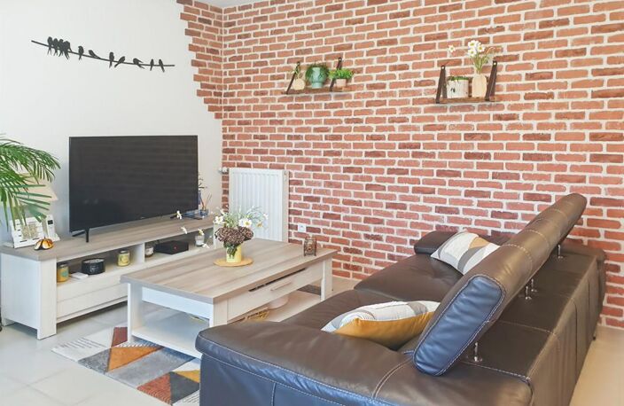 Maison récente climatisée à Angers offrant 85 m² habitables, une terrasse, un jardin et un garage motorisé — photo 5