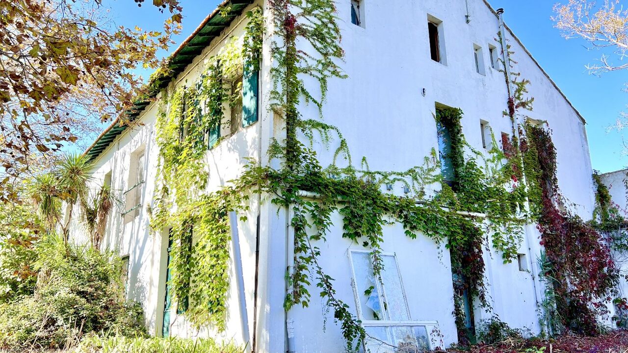 maison 30 pièces 1800 m2 à vendre à Arles (13200)