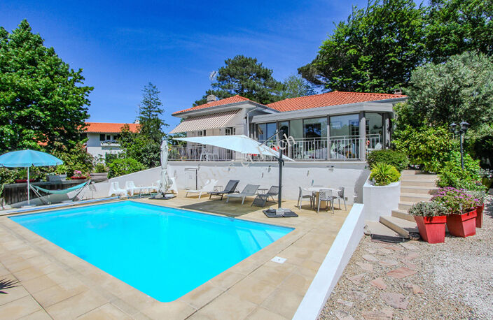 PARC D'HIVER BELLE VILLA LUMINEUSE TERRASSE - PISCINE- DOUBLE GARAGE — photo 2