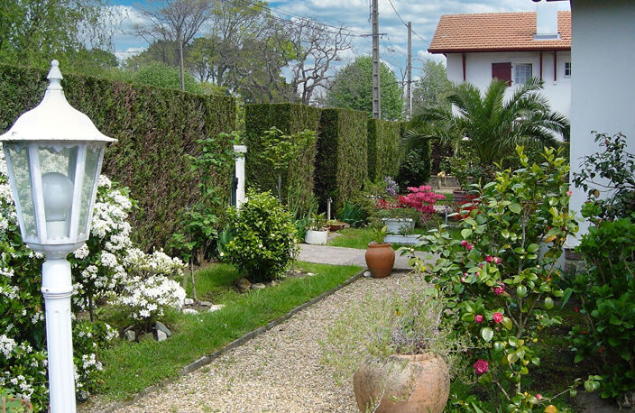 ANGLET - BIARRITZ - PARC D'HIVER  BELLE VILLA COMPOSÉE DE 3 APPARTEMENTS  GARAGE - ABRI JARDIN — photo 3