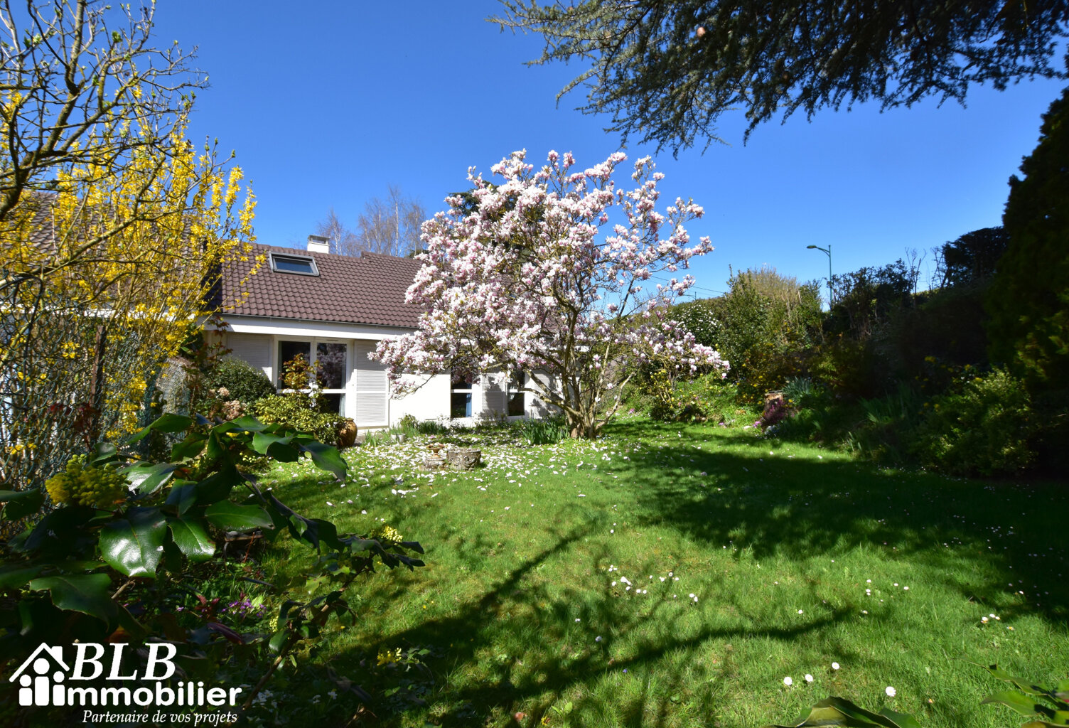 78690 LES ESSARTS LE ROI     Charmante maison de 6 pièces à — photo 1