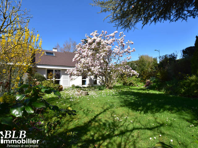 78690 LES ESSARTS LE ROI     Charmante maison de 6 pièces à — photo du bien