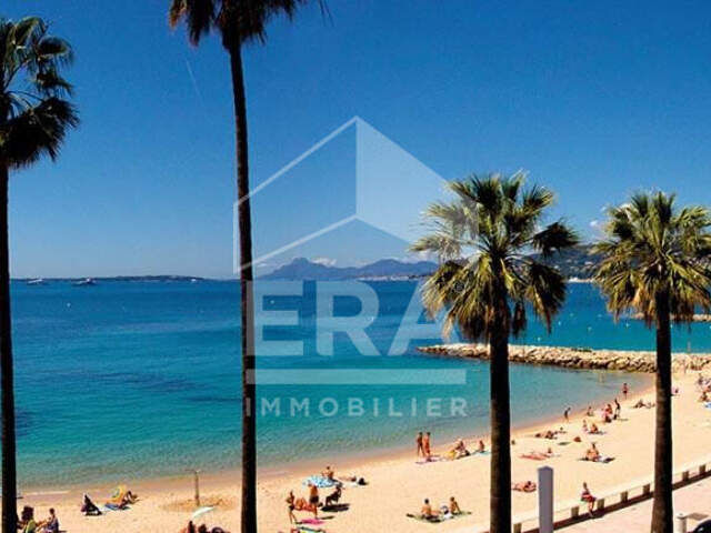 Emplacement exceptionnel face aux plages  Restaurant avec terrasse — photo du bien