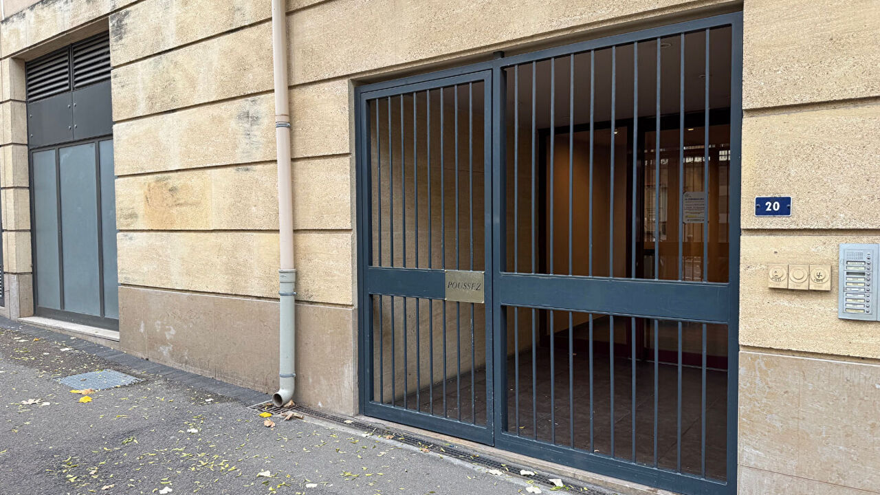 garage  pièces 15 m2 à louer à Aix-en-Provence (13090)