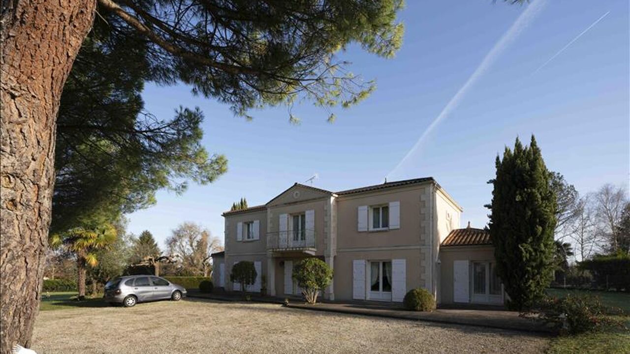 maison 7 pièces 239 m2 à vendre à Barbezieux-Saint-Hilaire (16300)