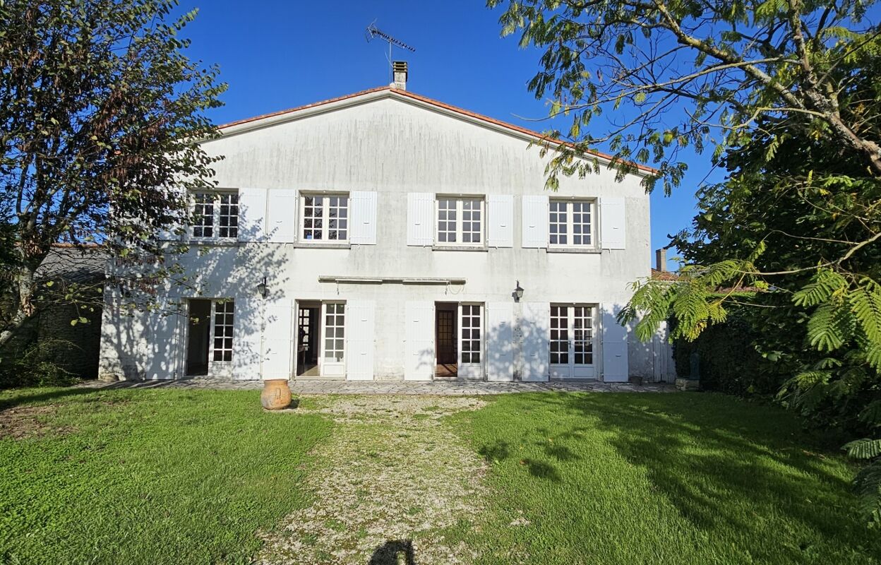 maison 6 pièces 156 m2 à vendre à Anais (17540)