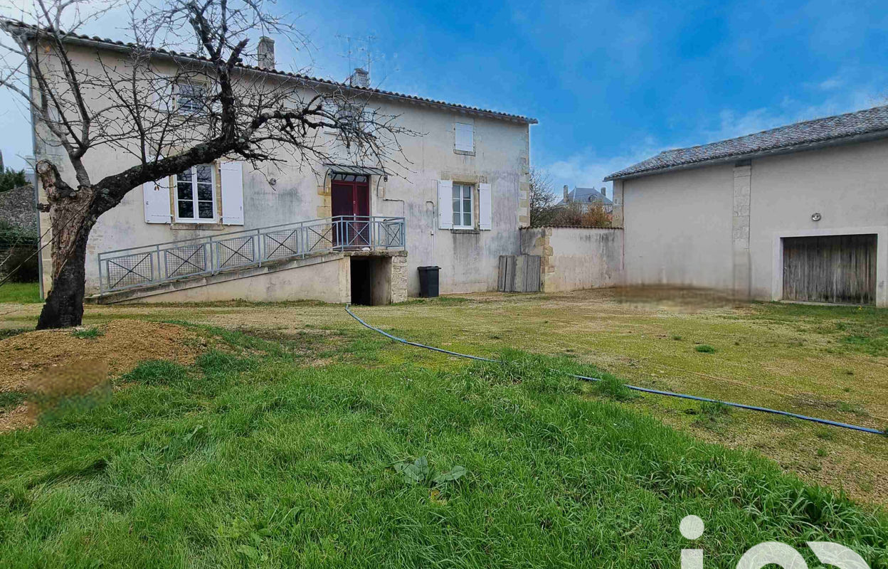 maison 5 pièces 220 m2 à vendre à Aigondigné (79370)