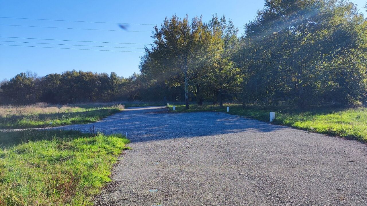 terrain  pièces 538 m2 à vendre à Fontcouverte (17100)