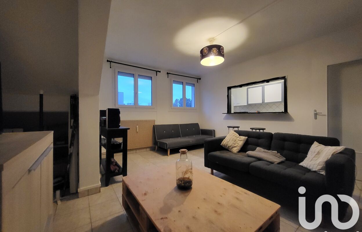 appartement 2 pièces 43 m2 à vendre à Ris-Orangis (91130)