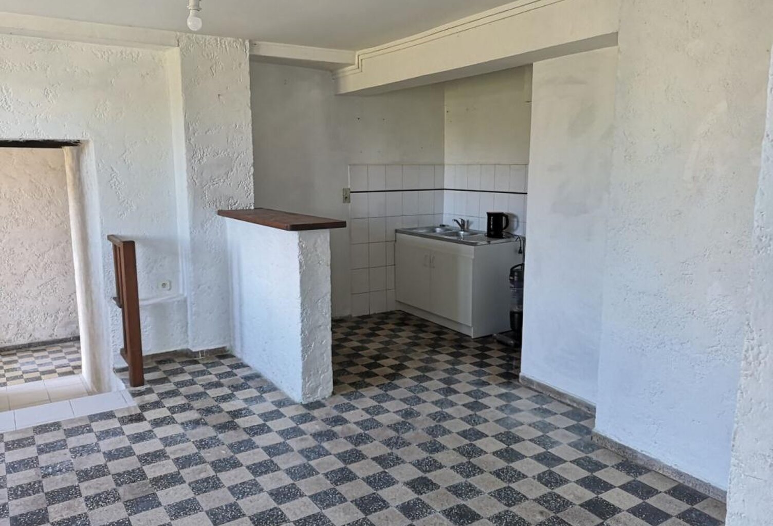A vendre dans le village de Bassoues, Gers: Maison avec 3 chambres, travaux à terminer, avec un jardin de 318m2 — photo 1