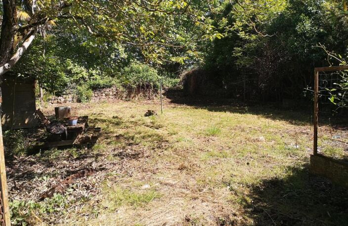 A vendre dans le village de Bassoues, Gers: Maison avec 3 chambres, travaux à terminer, avec un jardin de 318m2 — photo 2