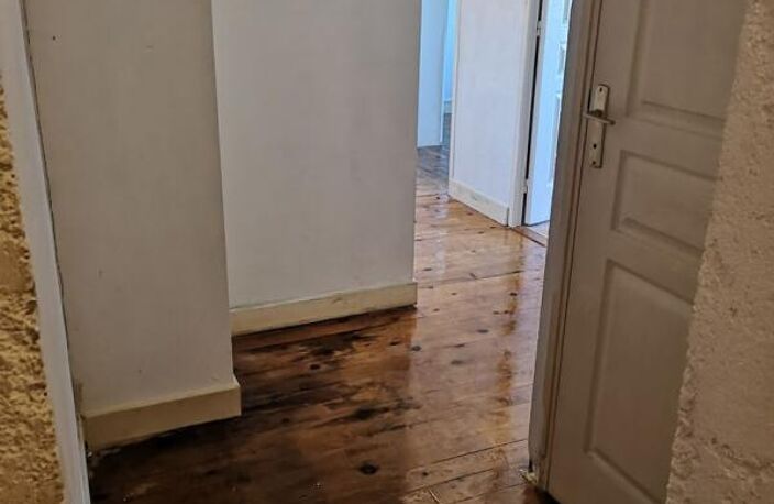 A vendre dans le village de Bassoues, Gers: Maison avec 3 chambres, travaux à terminer, avec un jardin de 318m2 — photo 4