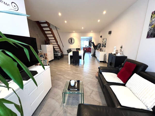 Maison 1930 mitoyenne entièrement rénovée de 93m2 bâtie sur — photo du bien