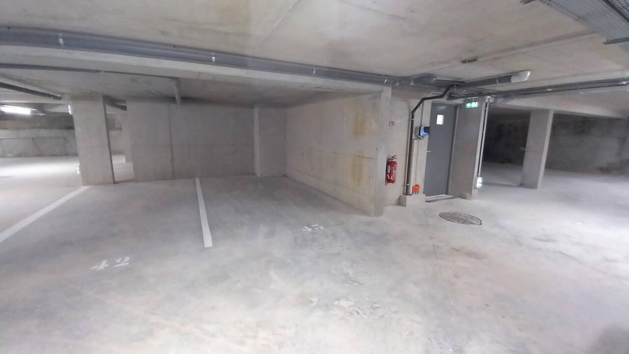 garage  pièces 12 m2 à vendre à La Crau (83260)