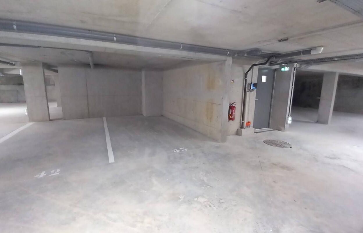 garage  pièces 12 m2 à vendre à La Crau (83260)