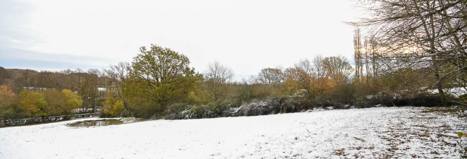 Terrain  6352 m² à vendre à Moutiers-en-Puisaye (89520)