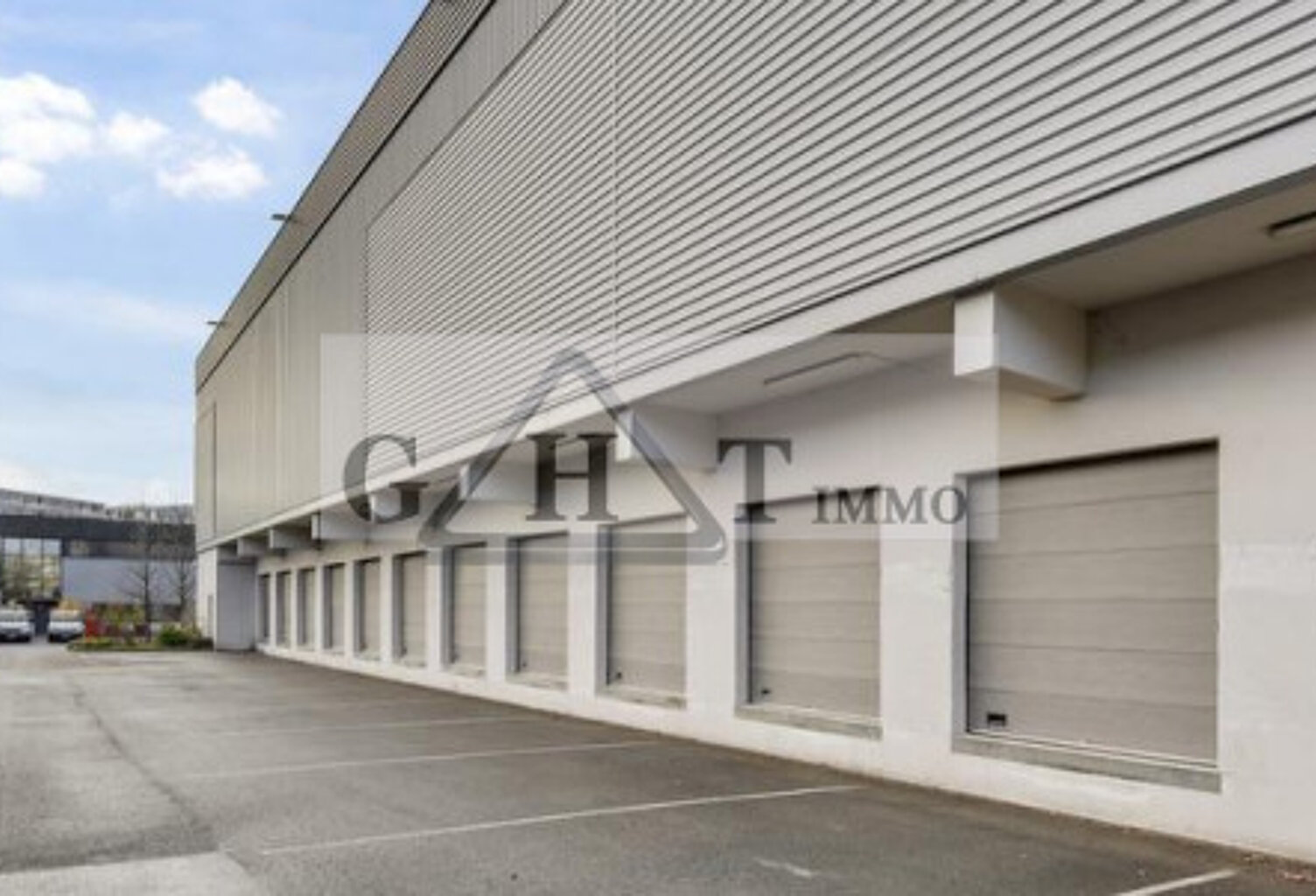 ENTREPOT LOGISTIQUE A LOUER SAINT DENIS  3 627 m² — photo 1