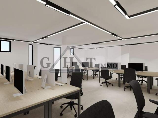 ENTREPOT + BUREAUX 1000M2 A VENDRE LES LILAS — photo du bien