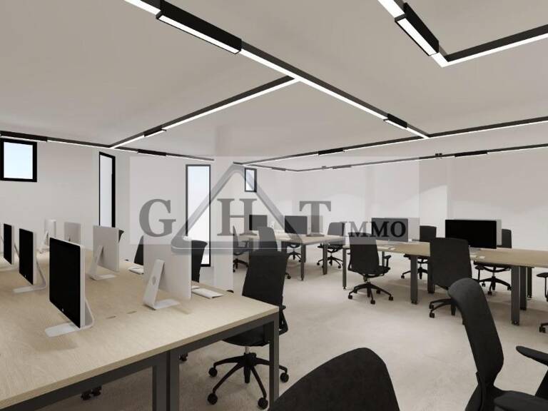 ENTREPOT + BUREAUX 1000M2 A VENDRE LES LILAS — photo 1