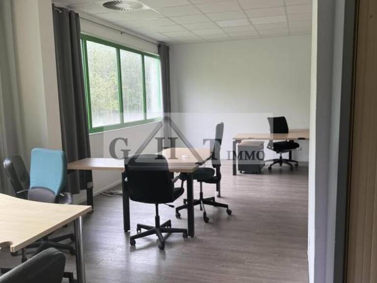 Un immeuble de bureaux a vendre 1500 m² Savigny le temple — photo 1