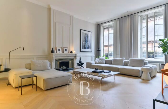 Lyon 2 - Appartement rénové de 223,07 m² - 4 chambres — photo 2