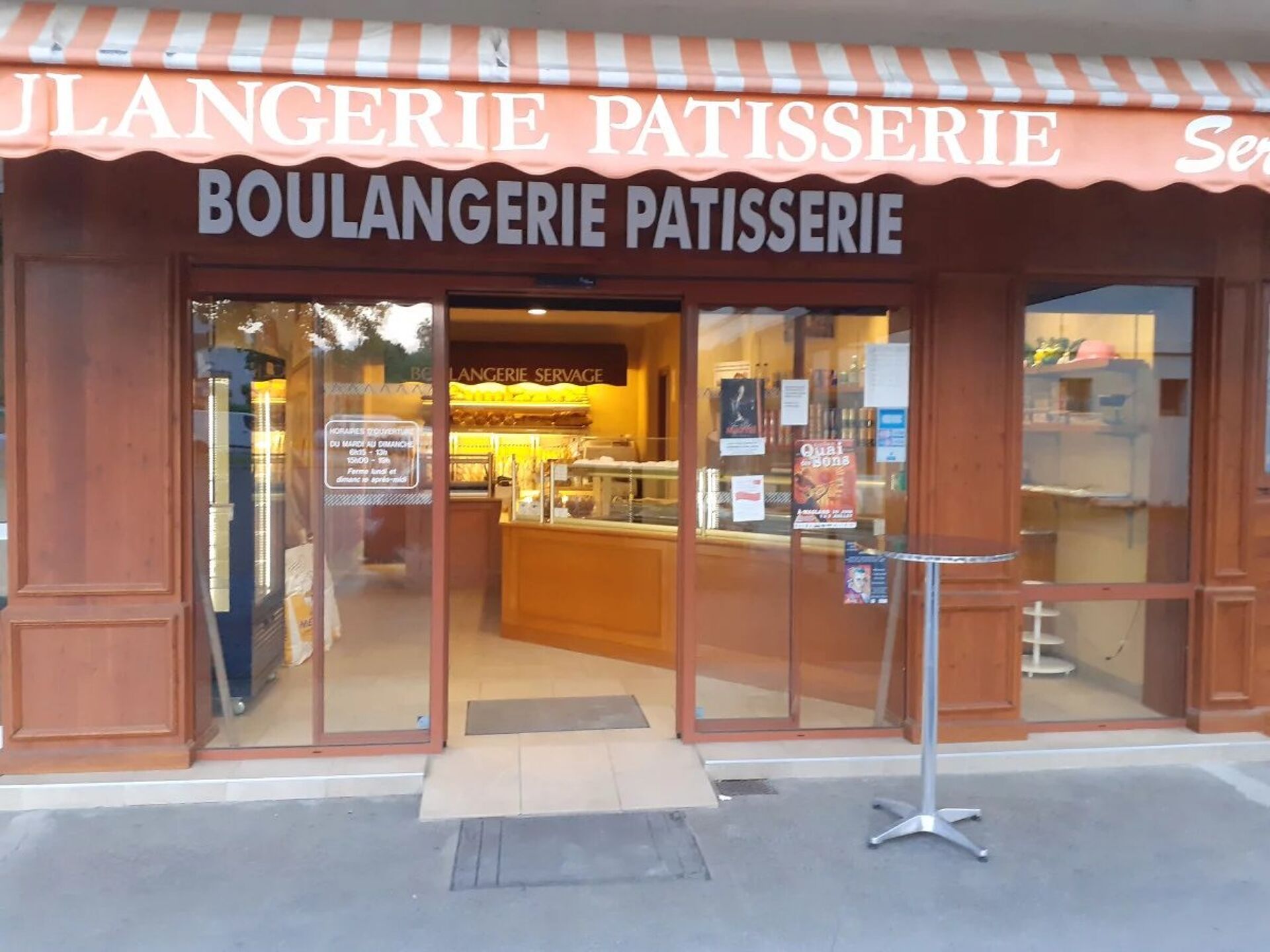 Local commercial 6 pièces 300 m² · à Bourges · 300 m² · 1 060 000 €