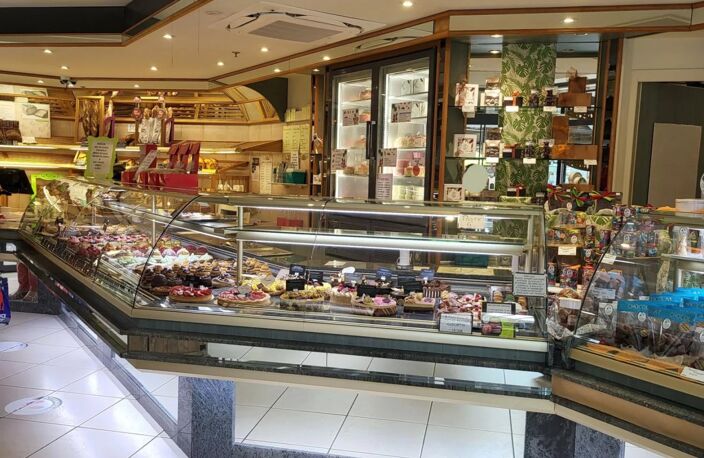 Bourges 18 : Murs et fonds Boulangerie -Pâtisserie 300 M² avec Parking — photo 2