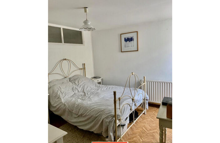 Maison de bourg avec terrain et dépendance. — photo 4