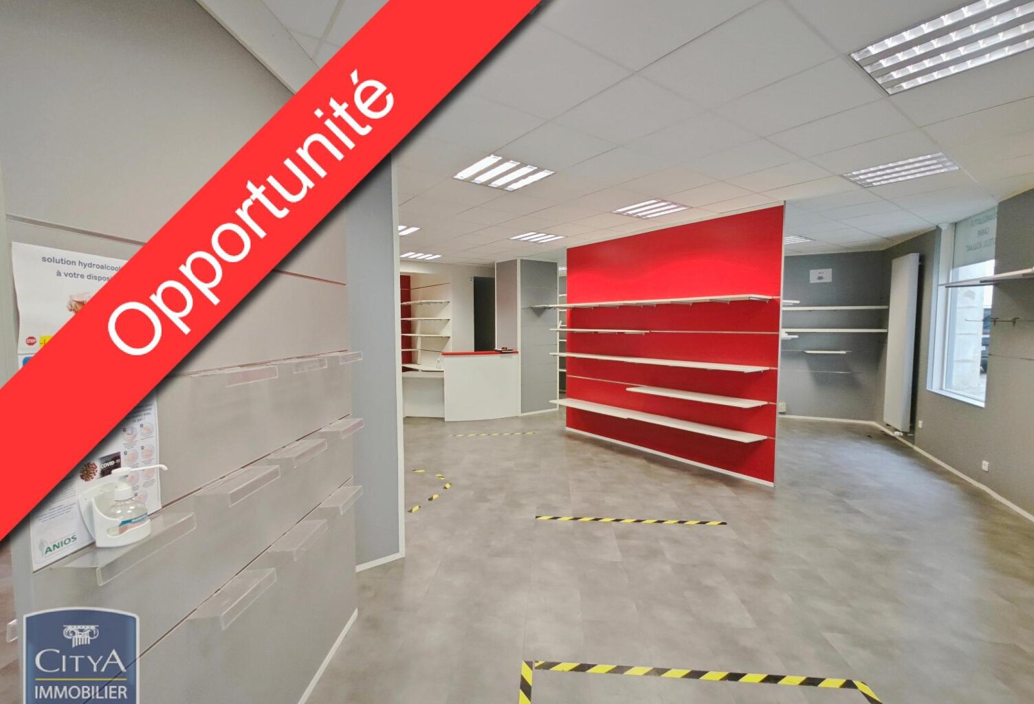 Vente commerce  126 m² Saumur (49400) — photo 1