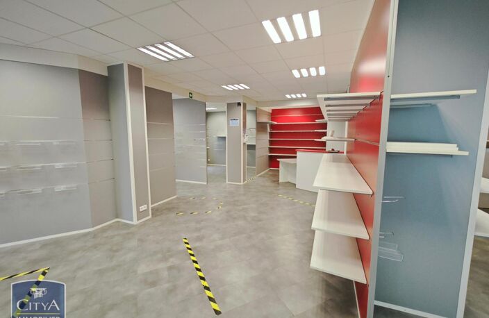 Vente commerce  126 m² Saumur (49400) — photo 3