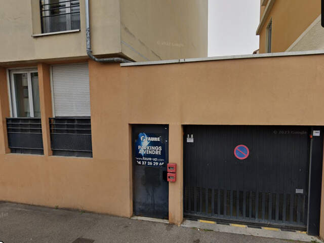 Place de parking en Sous/ sol , Quartier des Charpennes — photo du bien
