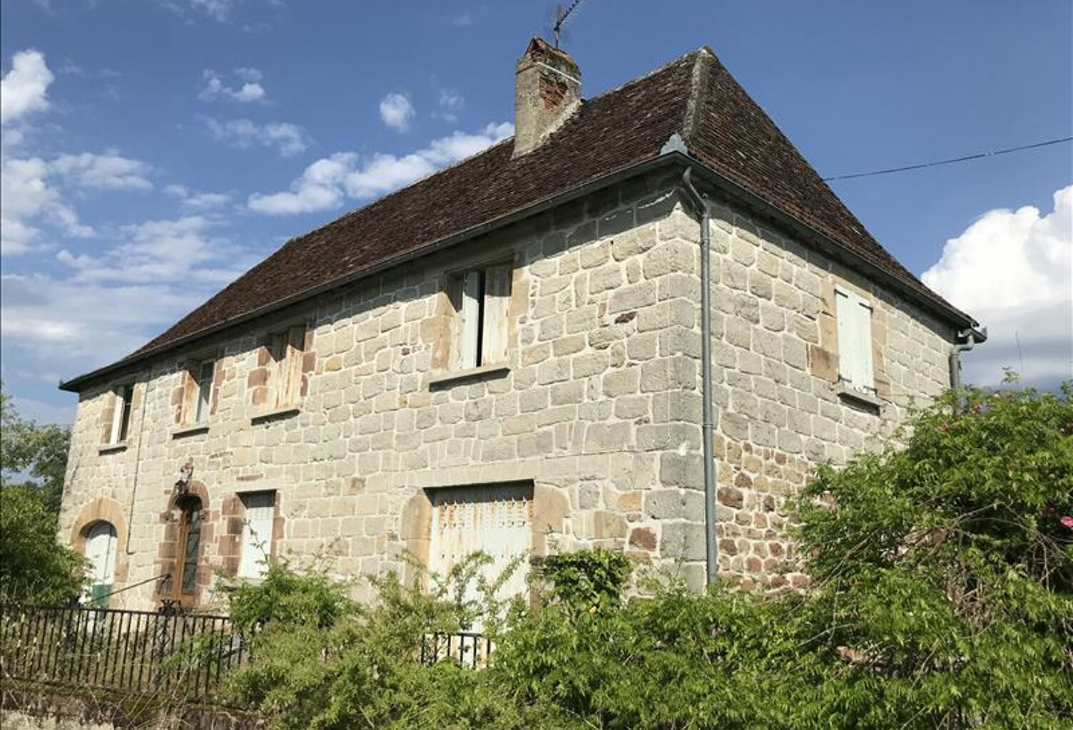 Maison en pierre de 7 pièces principales — photo 1