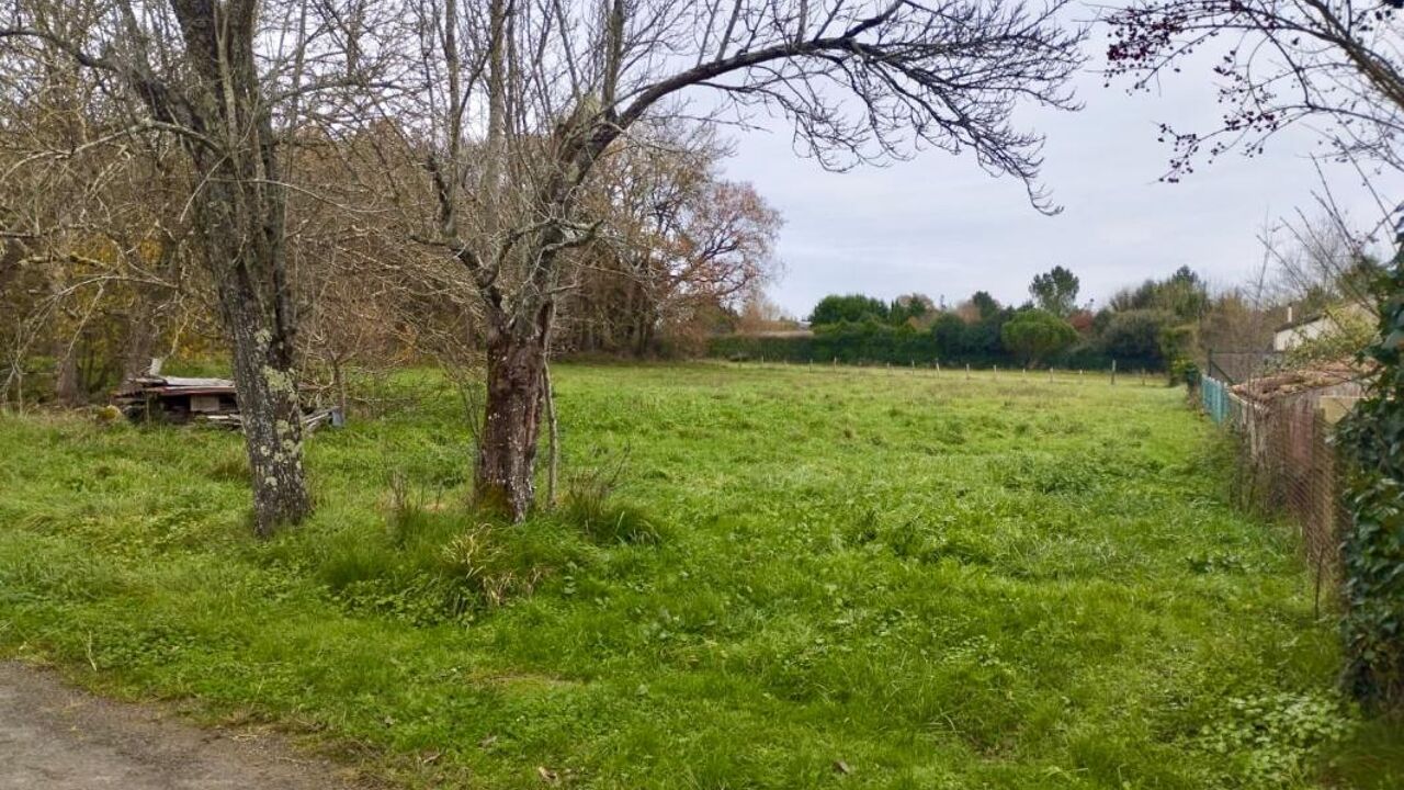 terrain  pièces 1970 m2 à vendre à Le Douhet (17100)