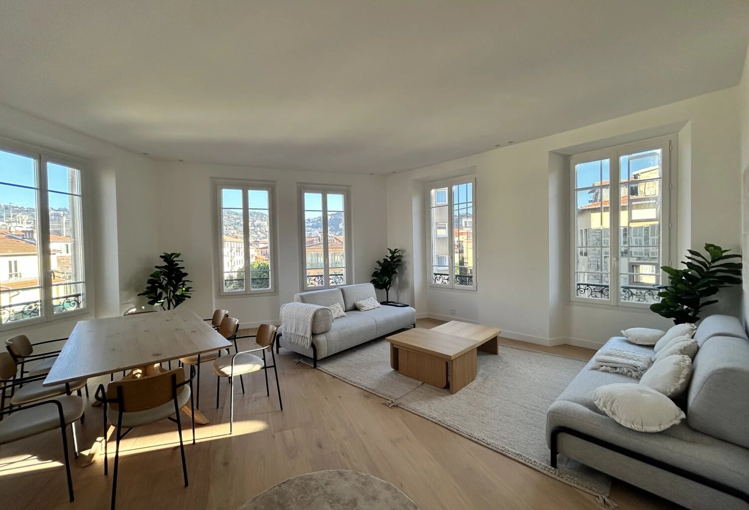 PLACE DU PIN ETAGE ELEVE  5 PIECES — photo 1