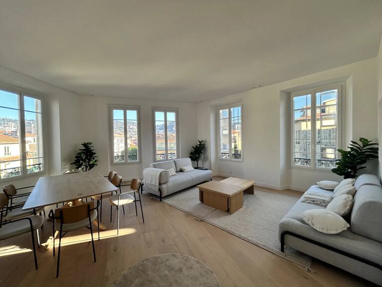 PLACE DU PIN ETAGE ELEVE  5 PIECES — photo 1