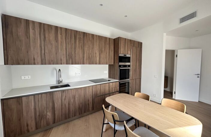 PLACE DU PIN ETAGE ELEVE  5 PIECES — photo 2