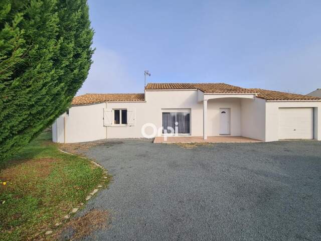 Maison de plain pied de 115 m² + garage + terrain de 790 m² — photo du bien