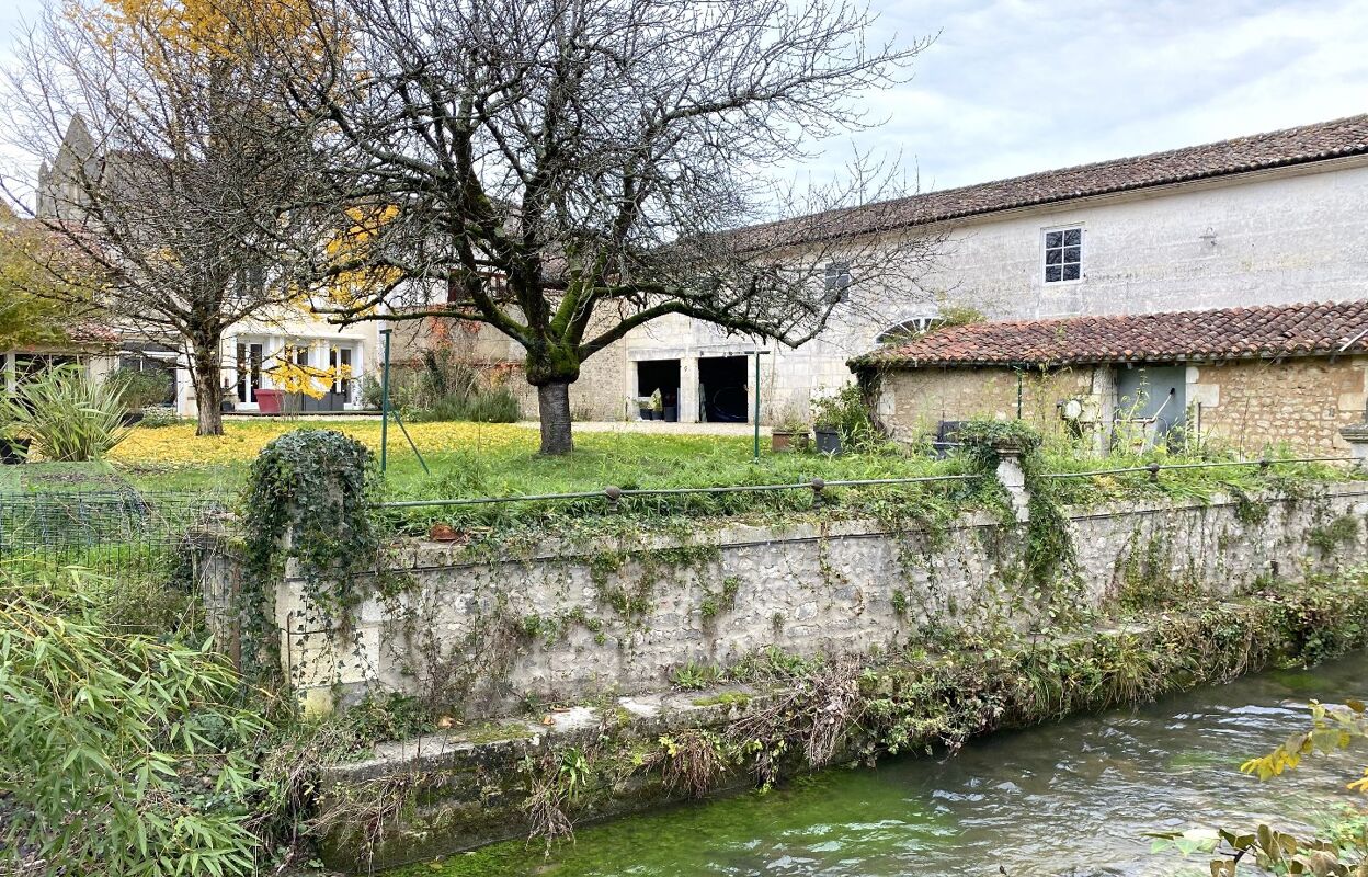 maison 8 pièces 302 m2 à vendre à Blanzac-Porcheresse (16250)